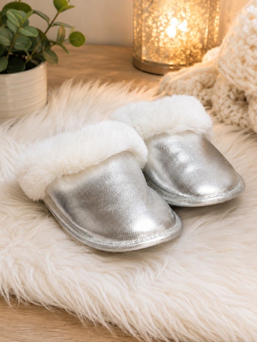 Peppermint & Pine Silver & White Women’s Slippers | Size 7 | Like New